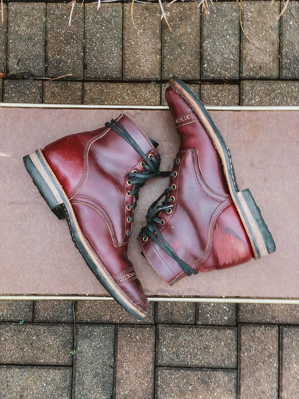 Photo by emilyfurr on January 3, 2023 of the White's MP-M1TC in Horween Color 8 Chromexcel.
