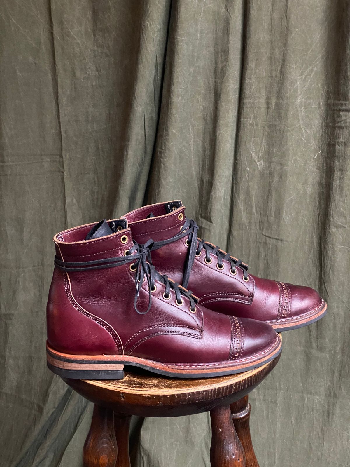 Photo by emilyfurr on February 5, 2023 of the White's MP-M1TC in Horween Color 8 Chromexcel.