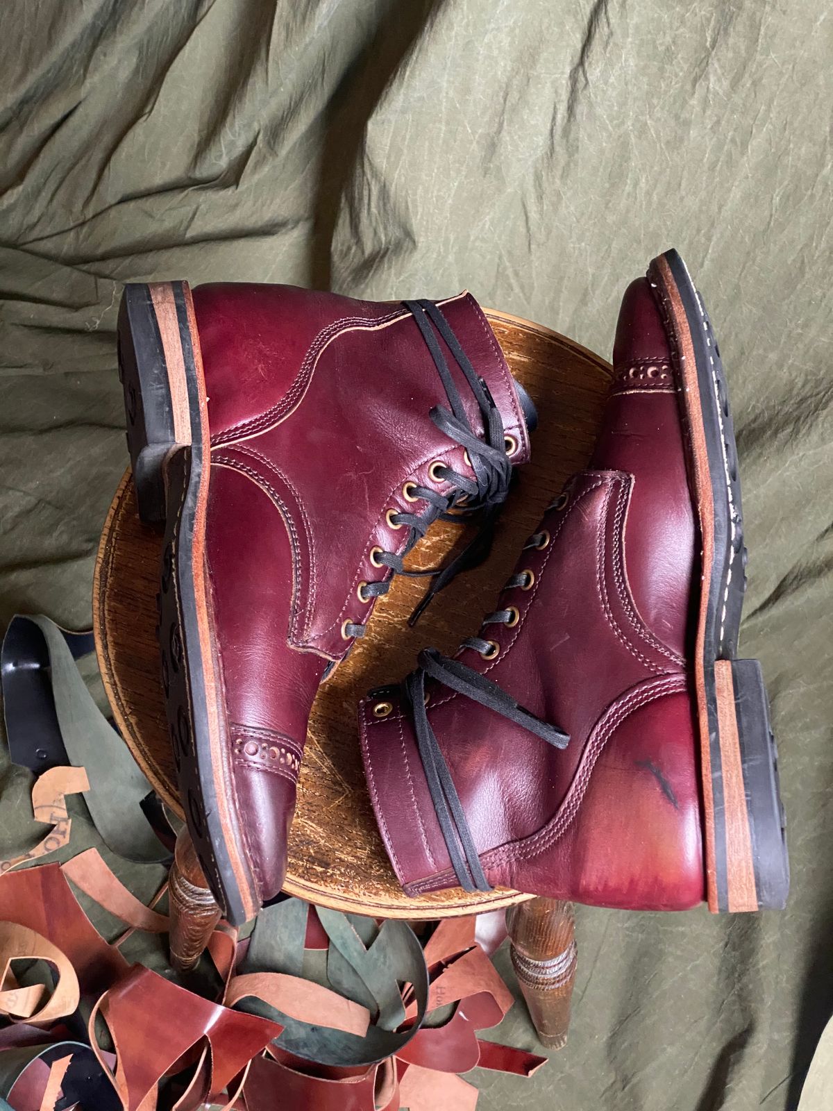 Photo by emilyfurr on February 5, 2023 of the White's MP-M1TC in Horween Color 8 Chromexcel.