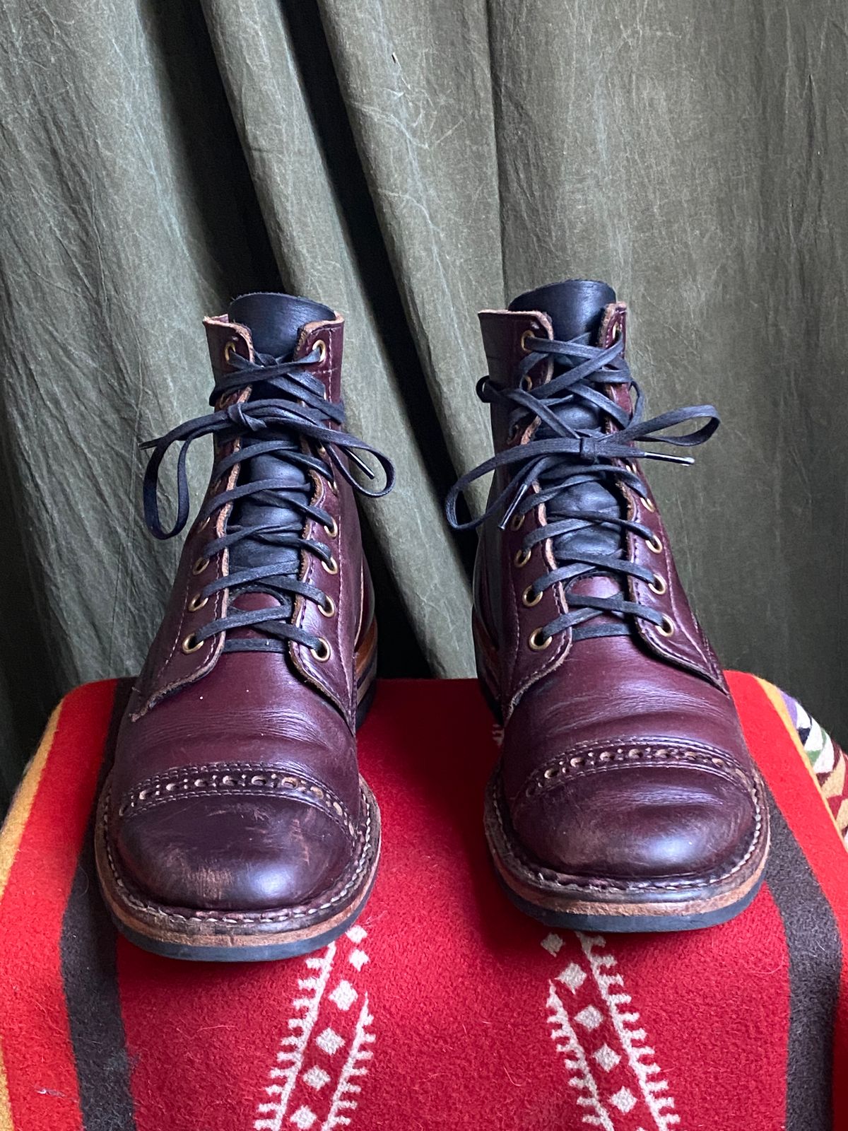 Photo by emilyfurr on March 5, 2023 of the White's MP-M1TC in Horween Color 8 Chromexcel.