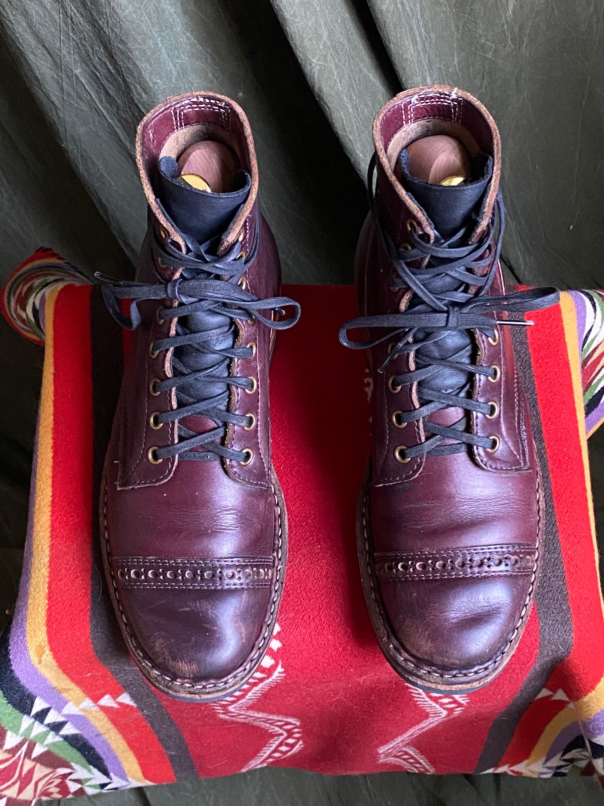 Photo by emilyfurr on March 5, 2023 of the White's MP-M1TC in Horween Color 8 Chromexcel.