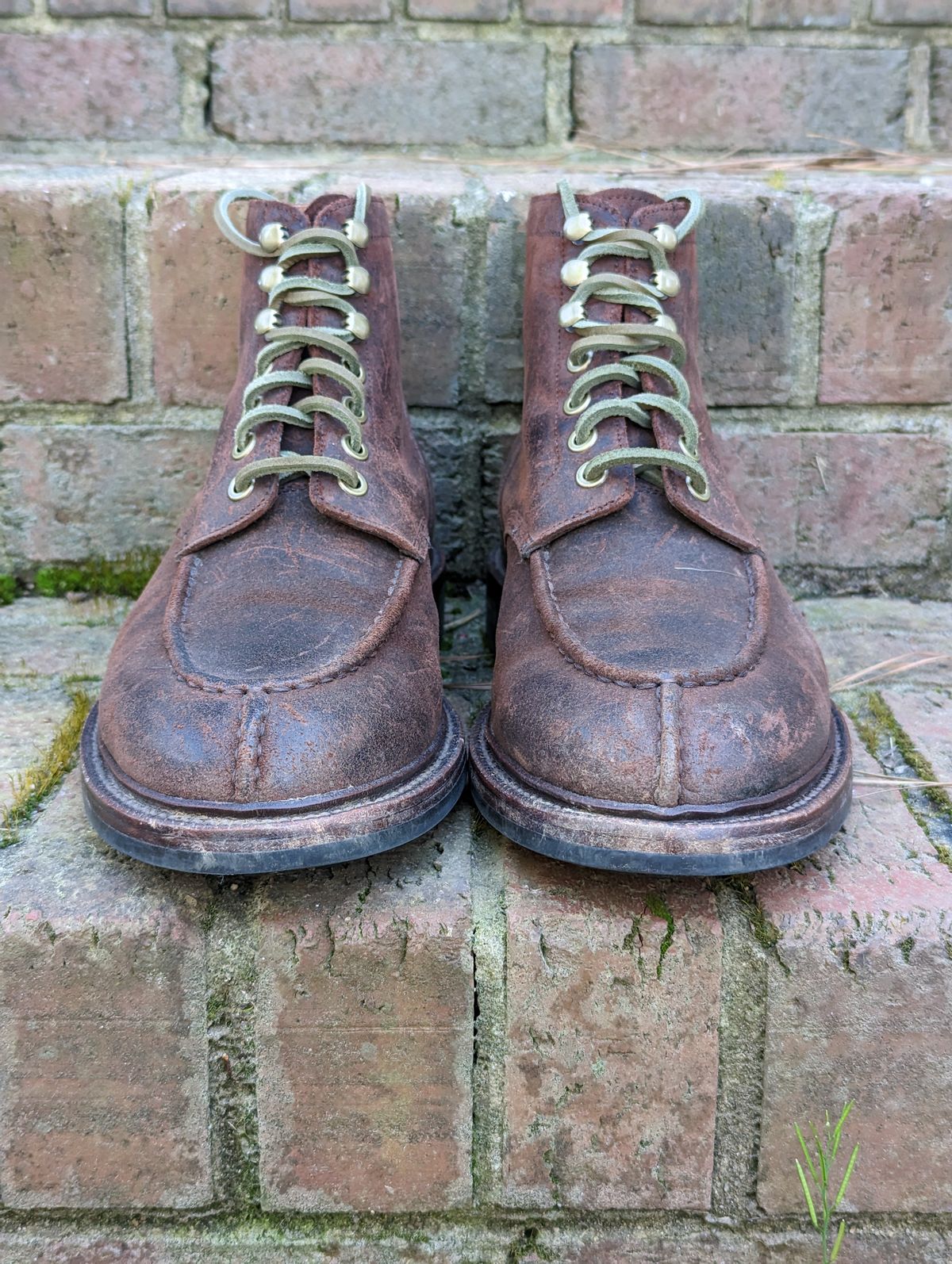 Photo by Eazyianish on March 4, 2023 of the Grant Stone Ottawa Boot in C.F. Stead Tobacco Waxy Commander Suede.
