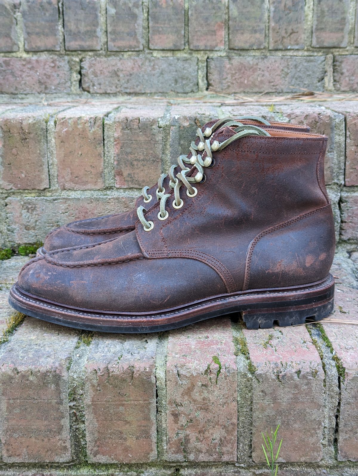 Photo by Eazyianish on March 4, 2023 of the Grant Stone Ottawa Boot in C.F. Stead Tobacco Waxy Commander Suede.
