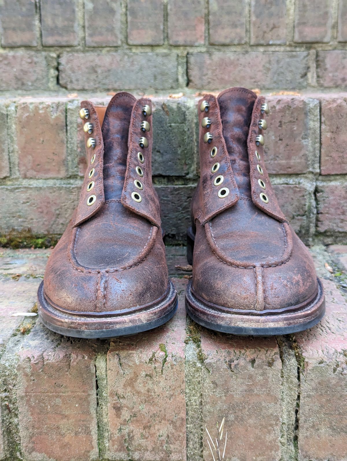 Photo by Eazyianish on April 4, 2023 of the Grant Stone Ottawa Boot in C.F. Stead Tobacco Waxy Commander Suede.