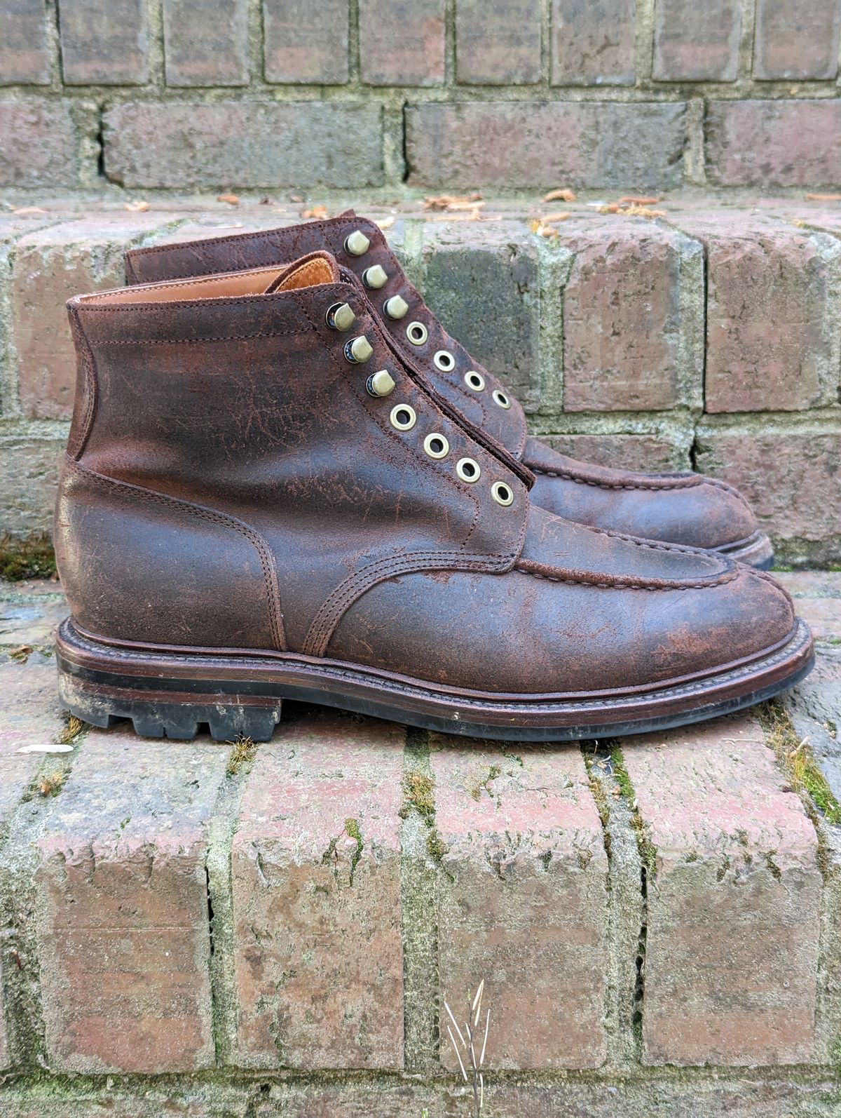 Photo by Eazyianish on April 4, 2023 of the Grant Stone Ottawa Boot in C.F. Stead Tobacco Waxy Commander Suede.
