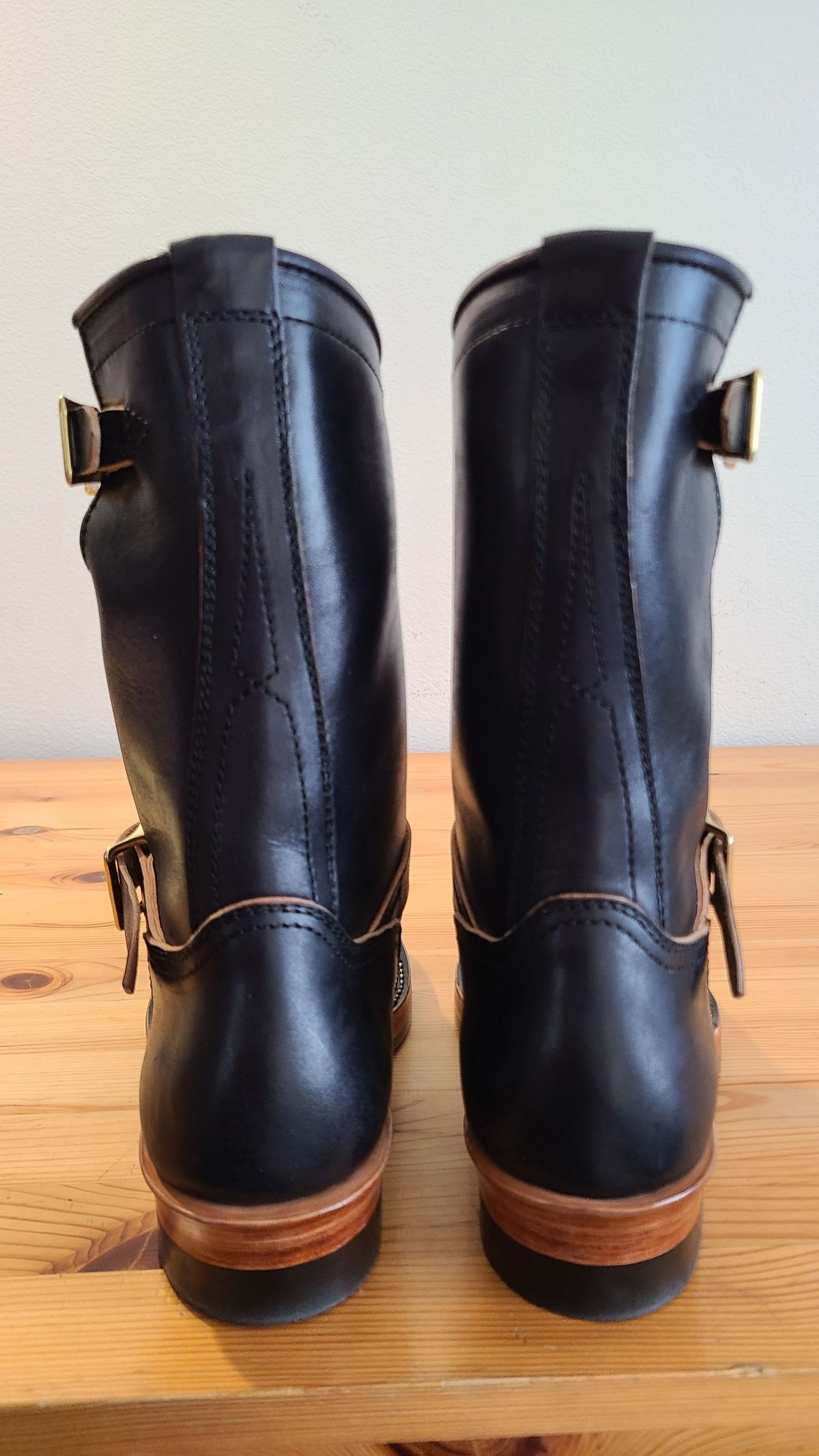 Photo by 2313499 on October 1, 2021 of the Benzein The Keeper Engineer Boot in Maryam Black Horsebutt.