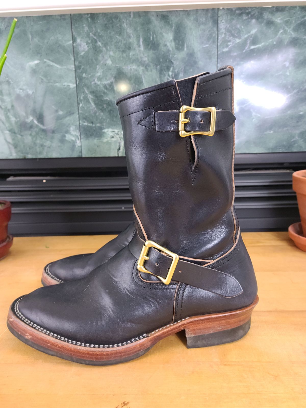 Photo by 2313499 on December 4, 2021 of the Benzein The Keeper Engineer Boot in Maryam Black Horsebutt.