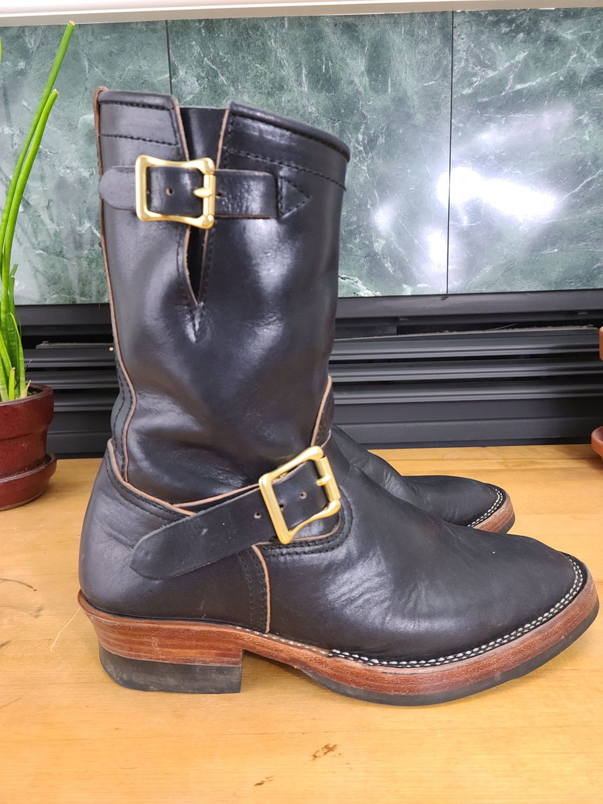 Photo by 2313499 on December 4, 2021 of the Benzein The Keeper Engineer Boot in Maryam Black Horsebutt.
