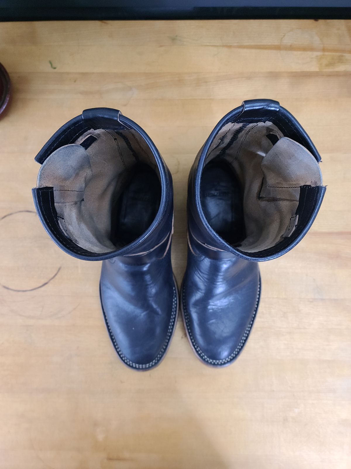 Photo by 2313499 on December 4, 2021 of the Benzein The Keeper Engineer Boot in Maryam Black Horsebutt.