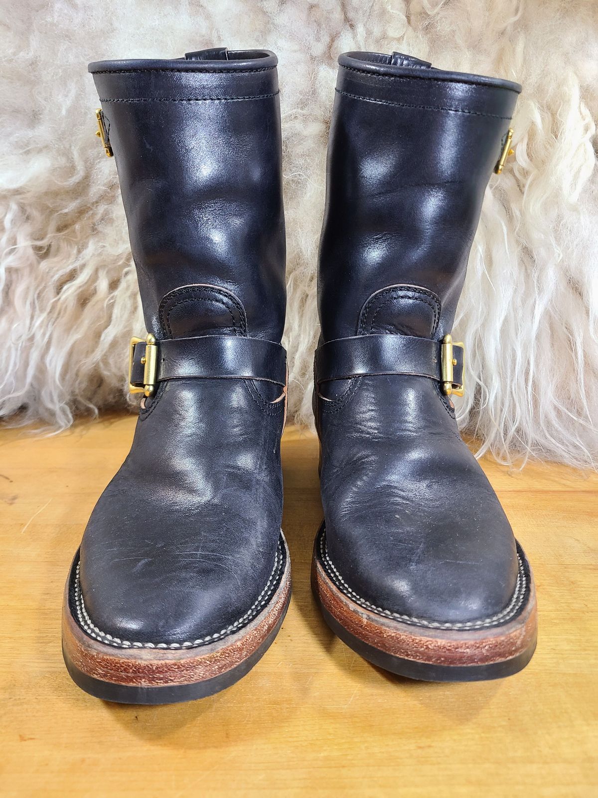 Photo by 2313499 on January 3, 2022 of the Benzein The Keeper Engineer Boot in Maryam Black Horsebutt.