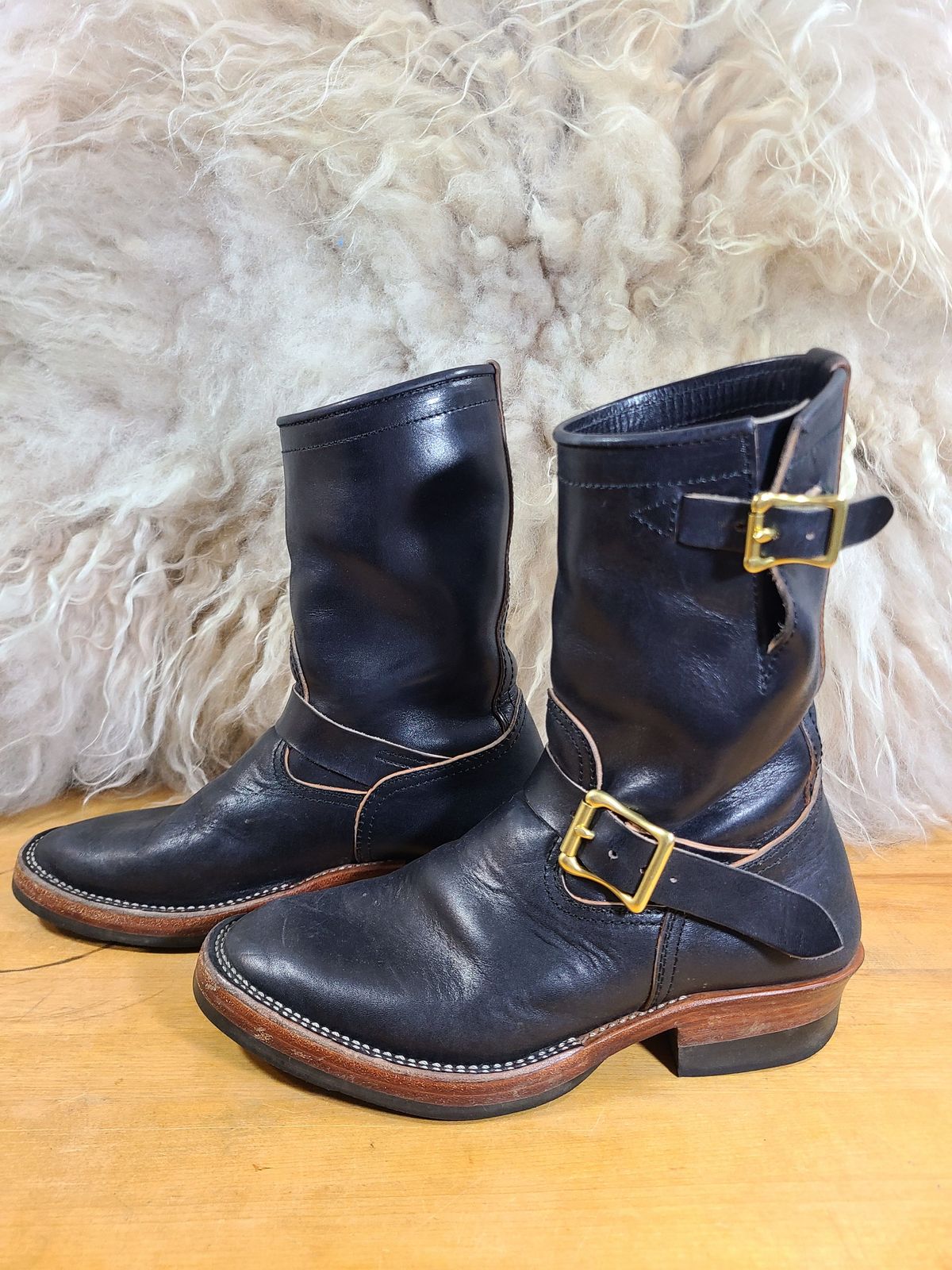 Photo by 2313499 on January 3, 2022 of the Benzein The Keeper Engineer Boot in Maryam Black Horsebutt.