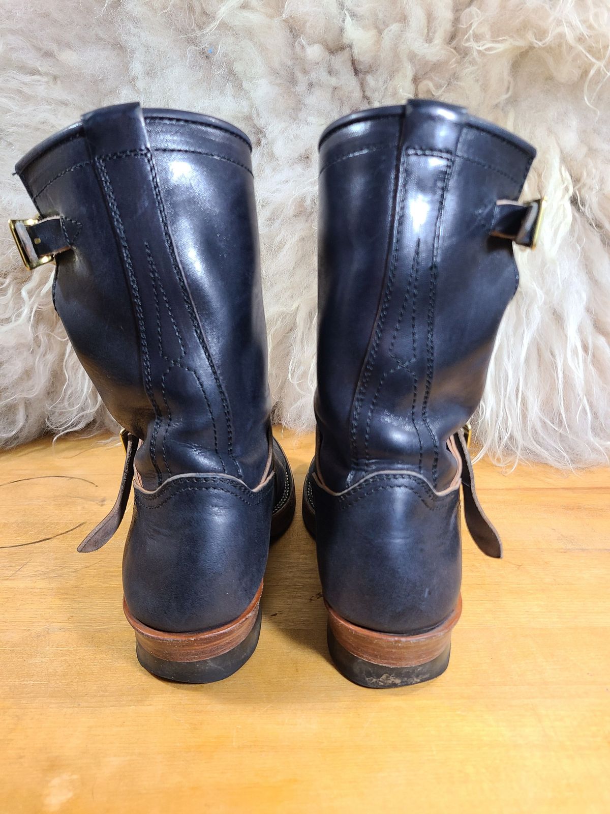 Photo by 2313499 on January 3, 2022 of the Benzein The Keeper Engineer Boot in Maryam Black Horsebutt.