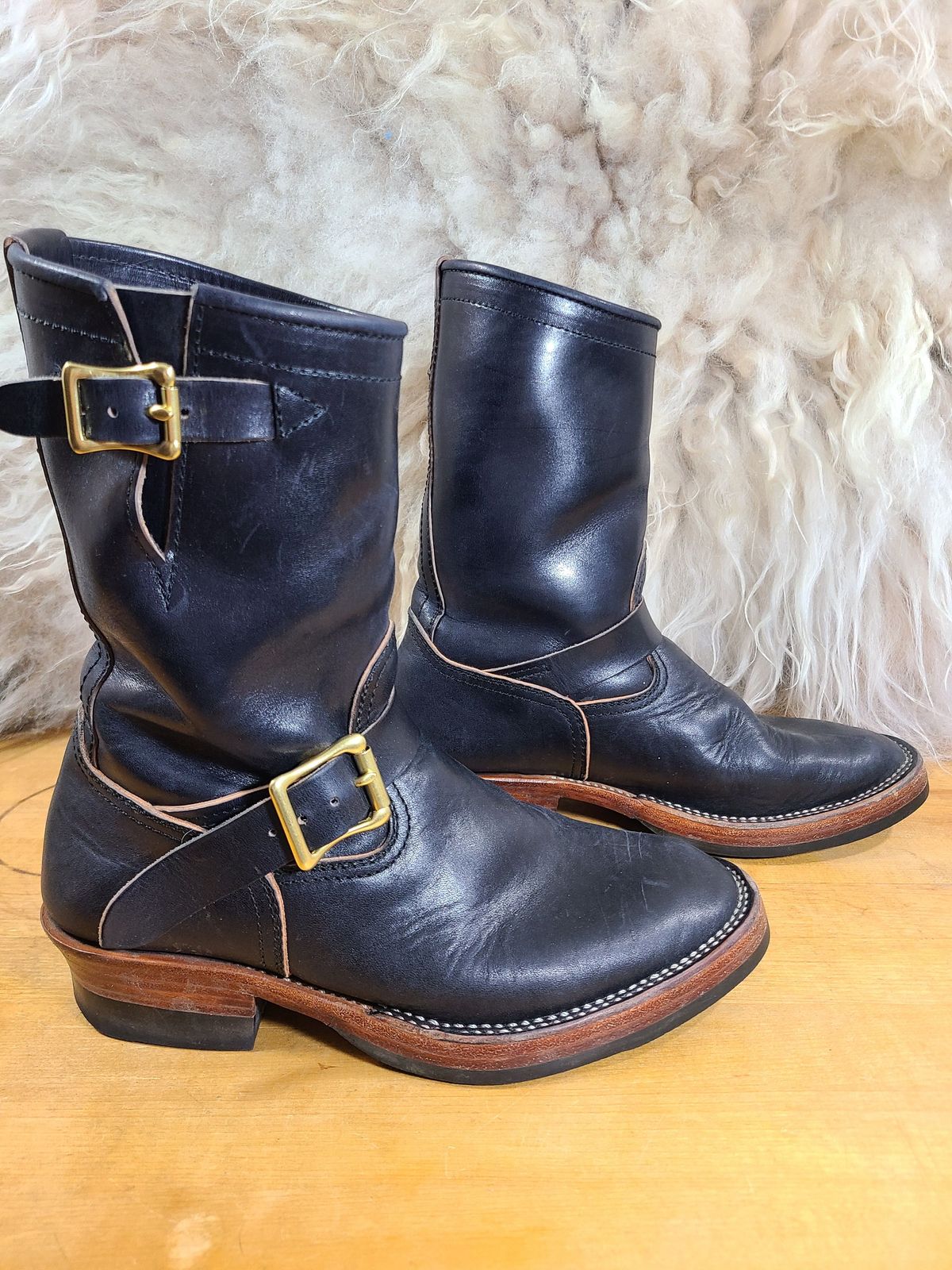 Photo by 2313499 on January 3, 2022 of the Benzein The Keeper Engineer Boot in Maryam Black Horsebutt.
