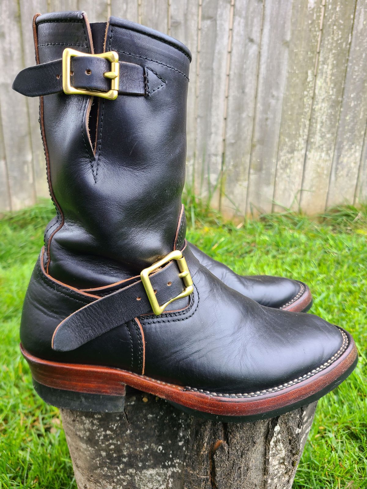 Photo by 2313499 on April 3, 2022 of the Benzein The Keeper Engineer Boot in Maryam Black Horsebutt.