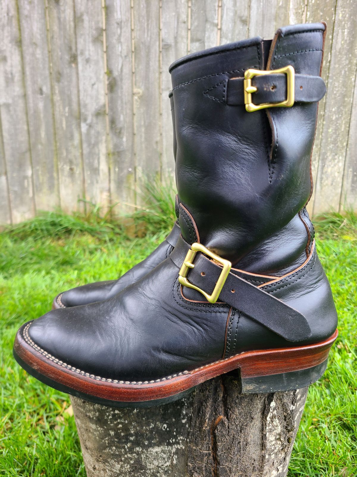 Photo by 2313499 on April 3, 2022 of the Benzein The Keeper Engineer Boot in Maryam Black Horsebutt.