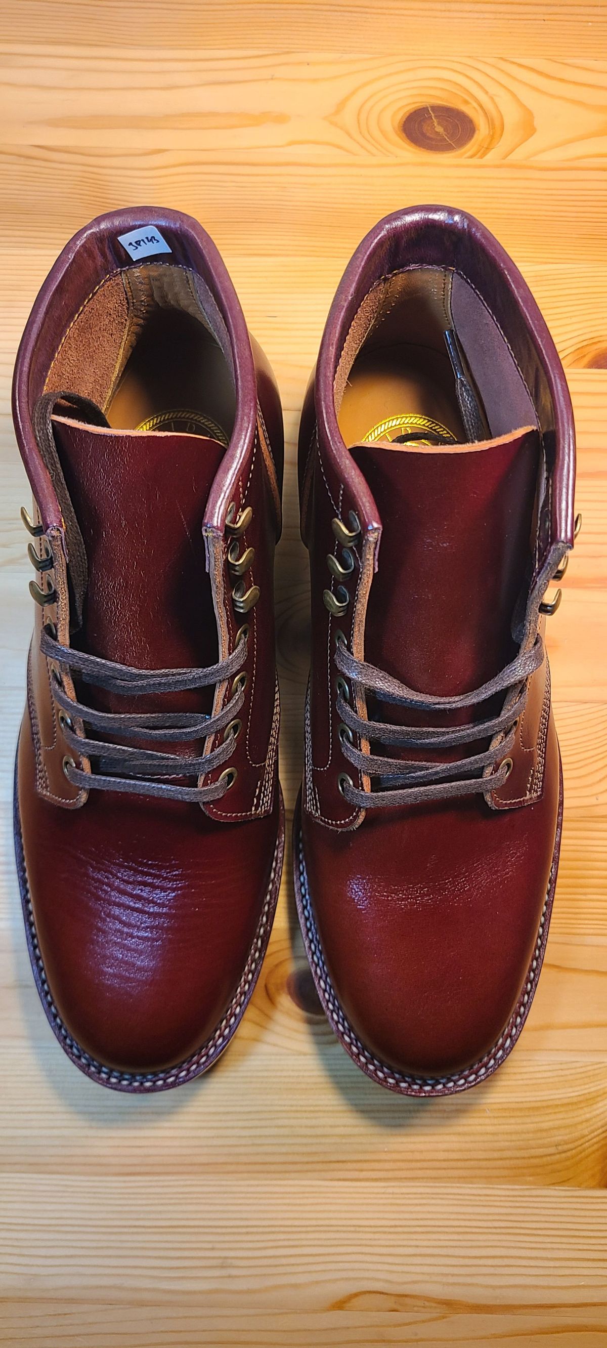 Photo by 2313499 on November 2, 2021 of the Midas Service Boot in Shinki Burgundy Oiled Horsebutt.
