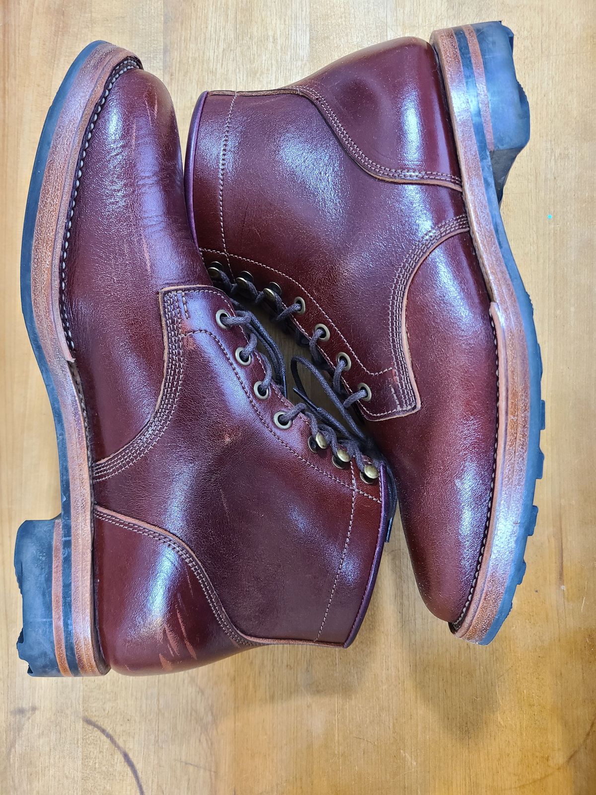 Photo by 2313499 on January 3, 2022 of the Midas Service Boot in Shinki Burgundy Oiled Horsebutt.