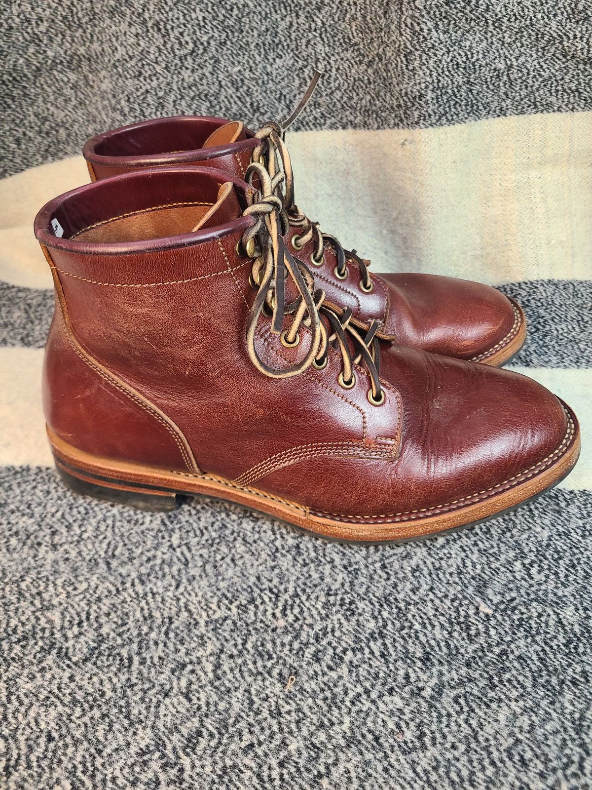 Photo by 2313499 on February 3, 2022 of the Midas Service Boot in Shinki Burgundy Oiled Horsebutt.
