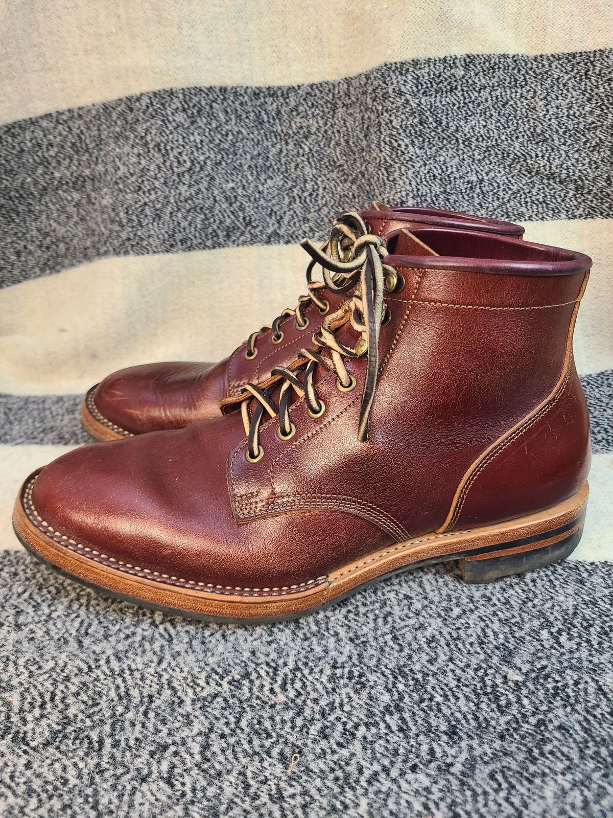 Photo by 2313499 on February 3, 2022 of the Midas Service Boot in Shinki Burgundy Oiled Horsebutt.