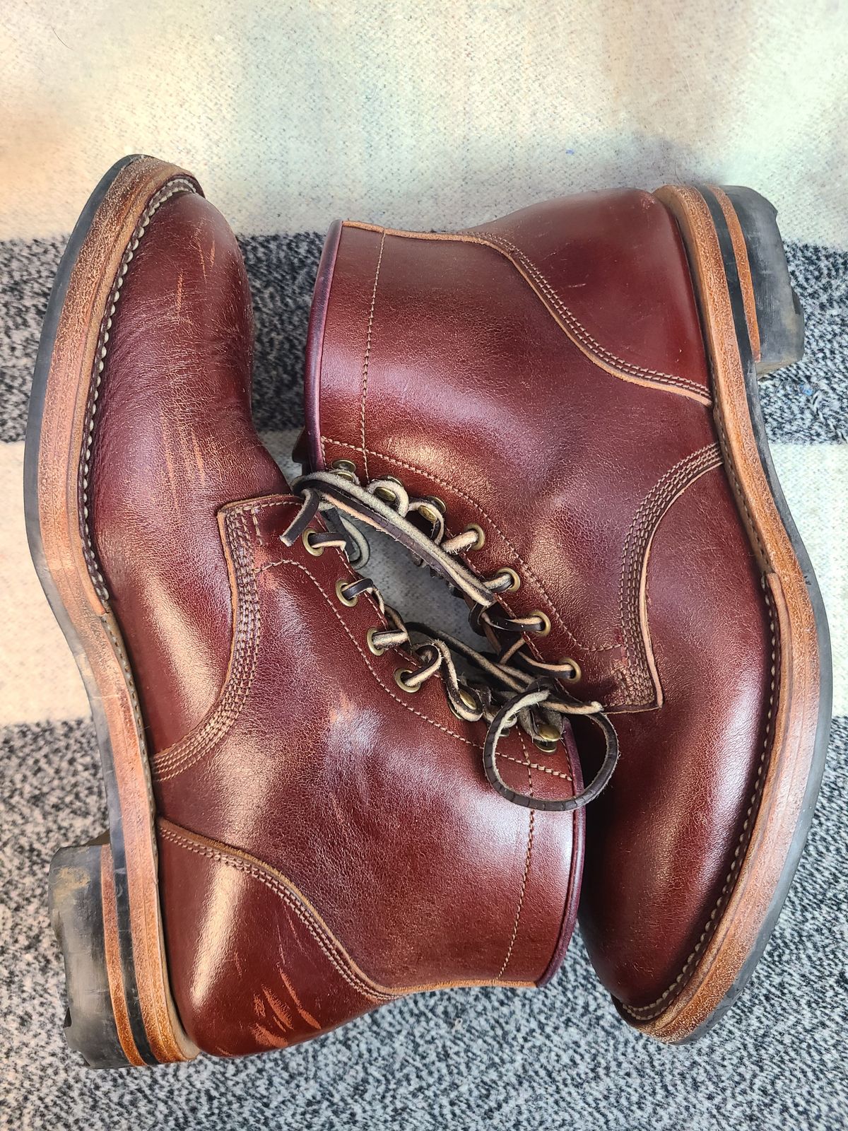 Photo by 2313499 on February 3, 2022 of the Midas Service Boot in Shinki Burgundy Oiled Horsebutt.