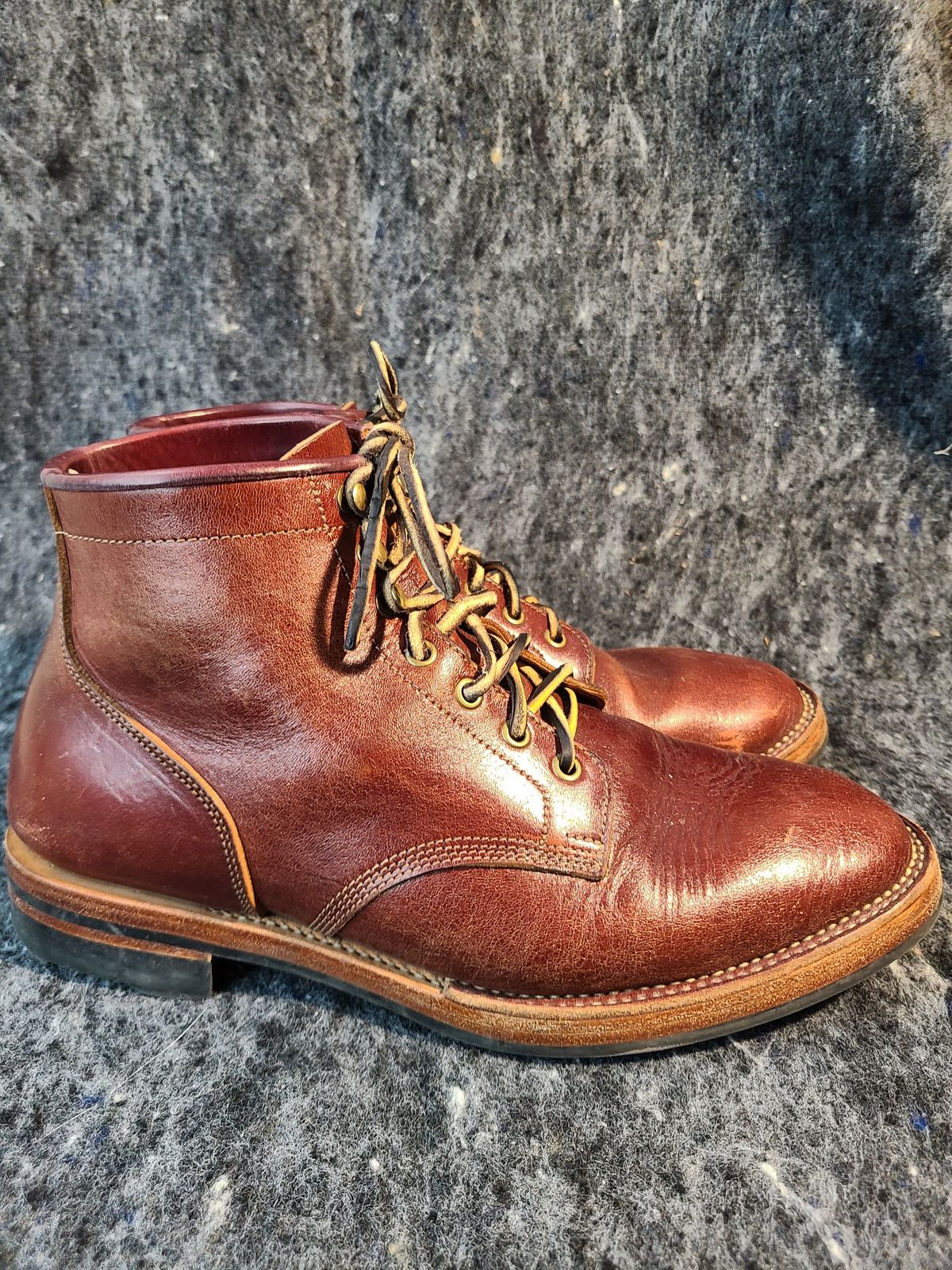 Photo by 2313499 on March 5, 2022 of the Midas Service Boot in Shinki Burgundy Oiled Horsebutt.