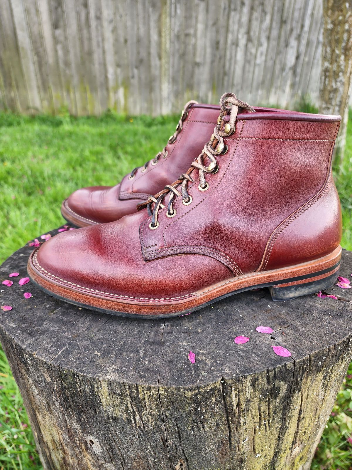 Photo by 2313499 on May 5, 2022 of the Midas Service Boot in Shinki Burgundy Oiled Horsebutt.