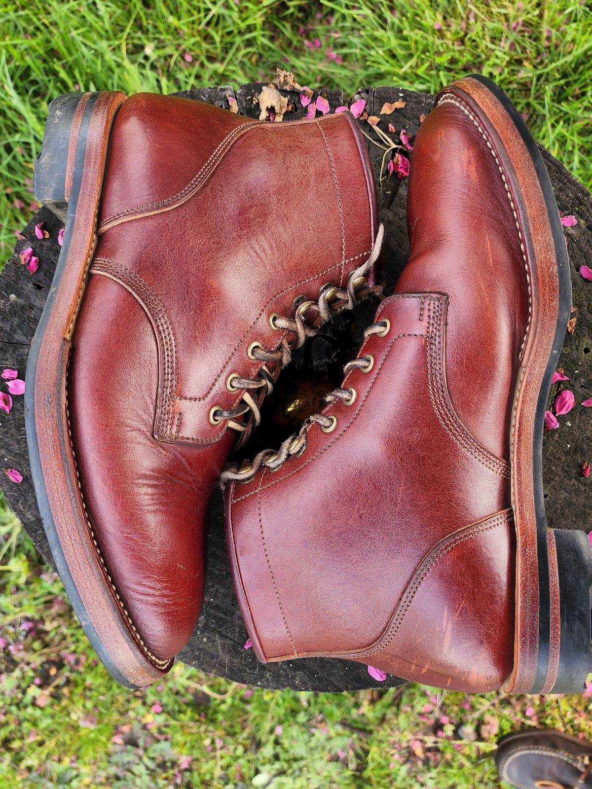 Photo by 2313499 on May 5, 2022 of the Midas Service Boot in Shinki Burgundy Oiled Horsebutt.