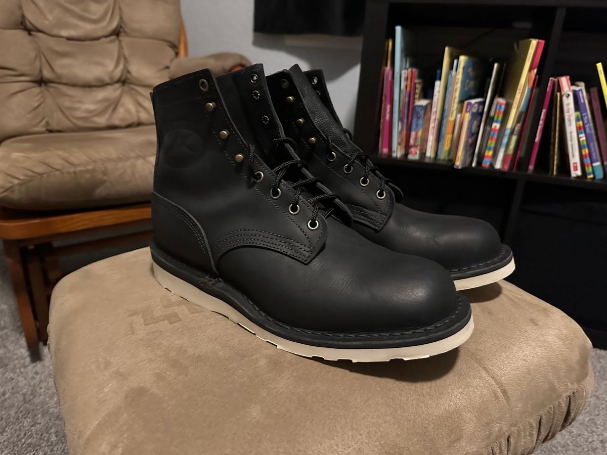 Photo by Malaiser on May 1, 2023 of the JK Boots 300 in Seidel Black Oil Tan.