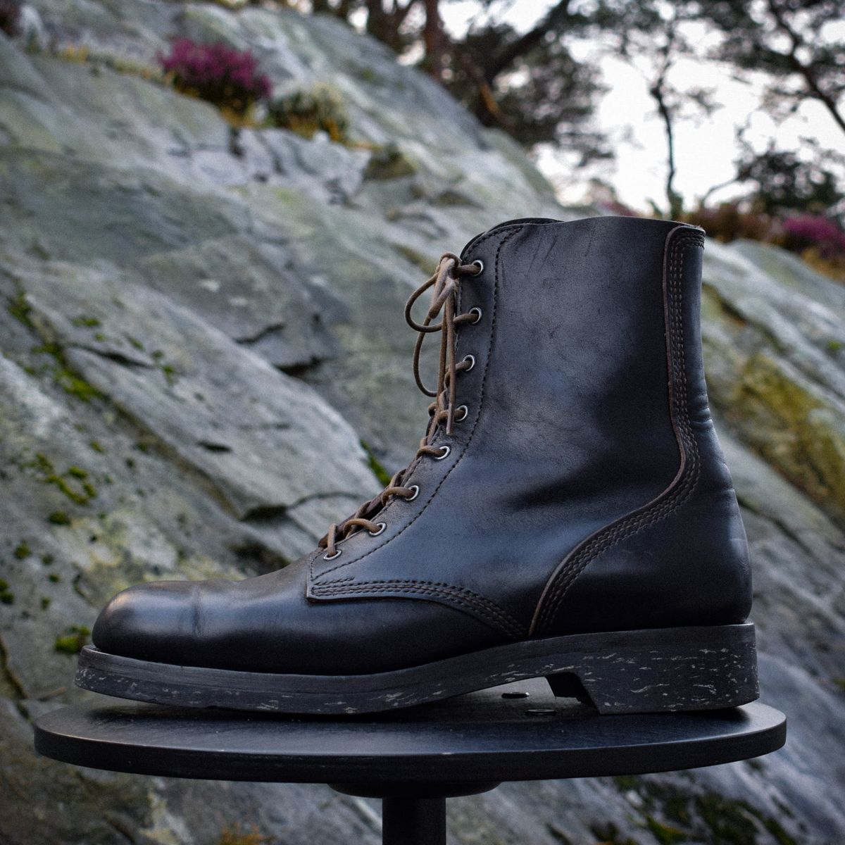 Photo by t4.tillerman on November 5, 2024 of the Tee Four Tillerman / Self-made TB in Horween Tumbled Black Chromexcel.