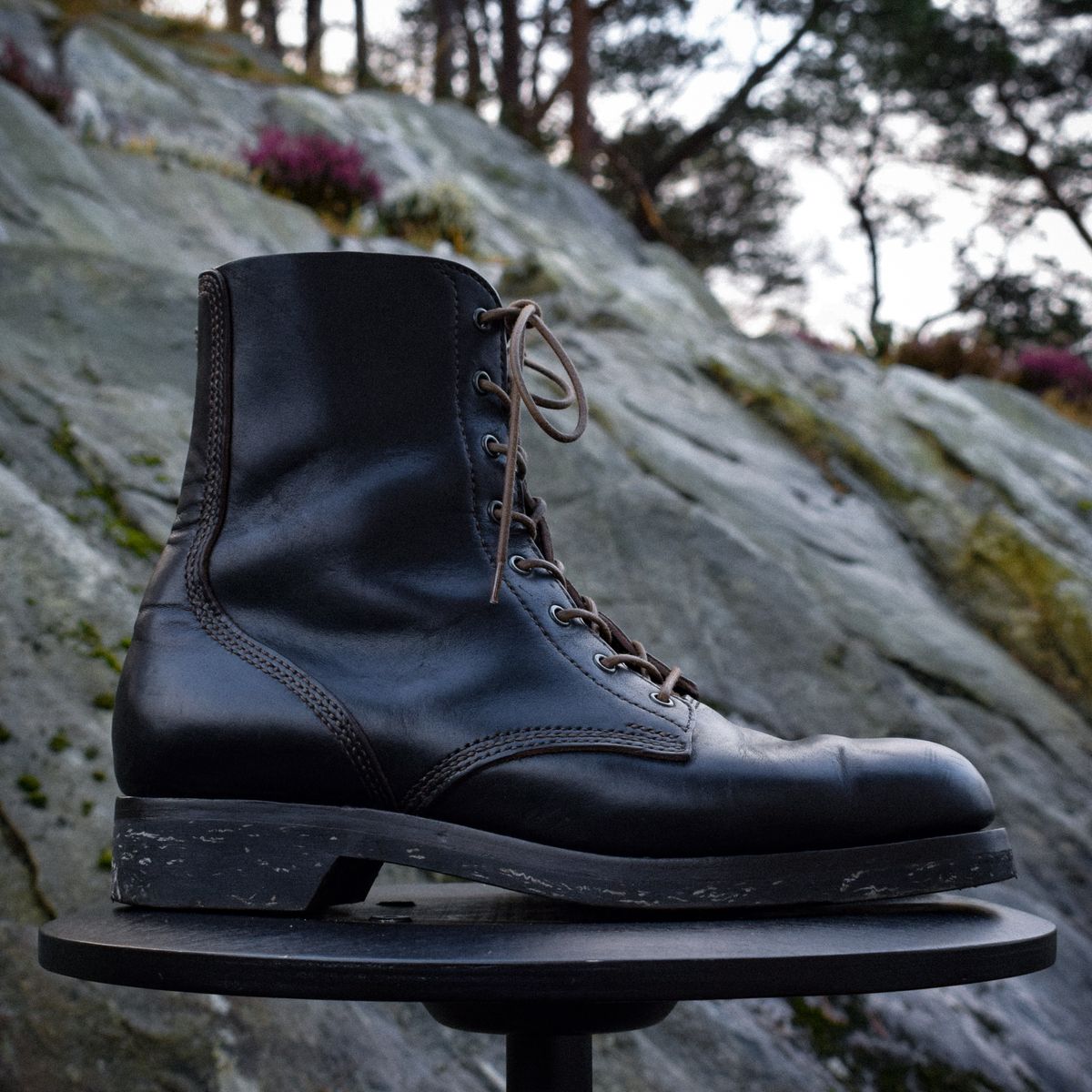 Photo by t4.tillerman on November 5, 2024 of the Tee Four Tillerman / Self-made TB in Horween Tumbled Black Chromexcel.