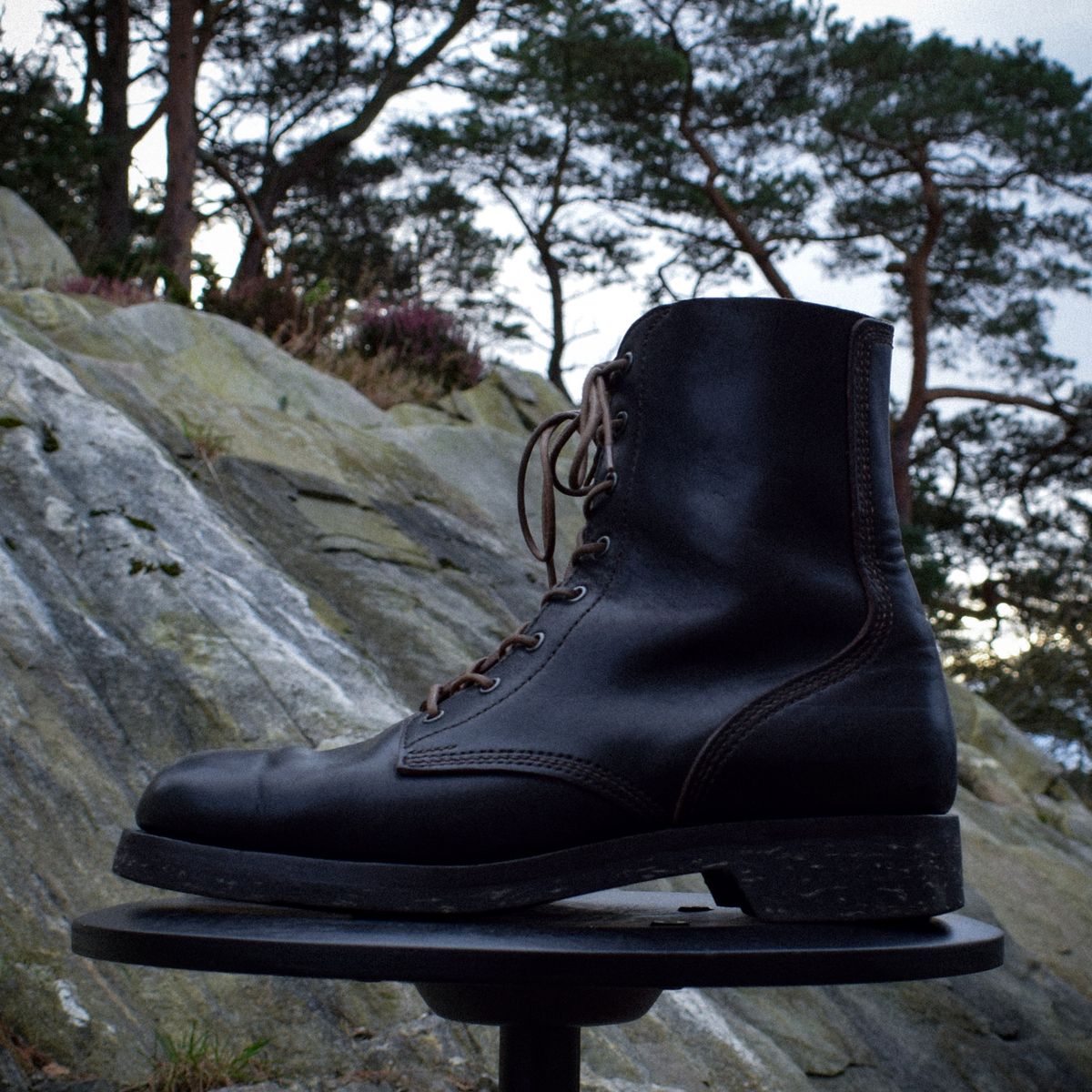 Photo by t4.tillerman on December 5, 2024 of the Tee Four Tillerman / Self-made TB in Horween Tumbled Black Chromexcel.