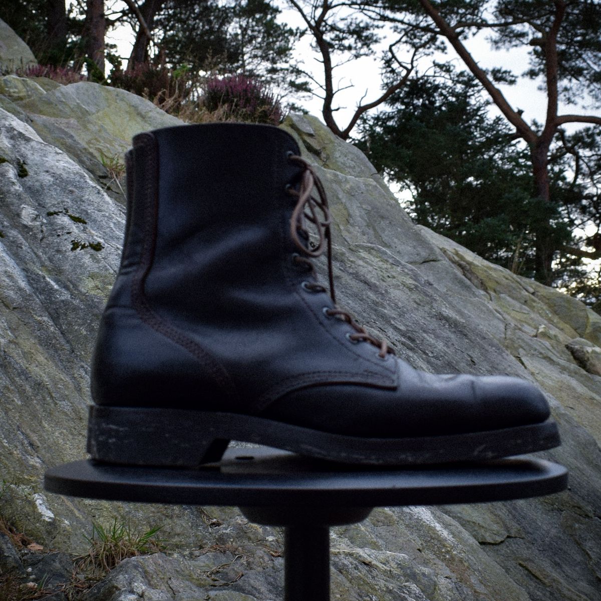 Photo by t4.tillerman on December 5, 2024 of the Tee Four Tillerman / Self-made TB in Horween Tumbled Black Chromexcel.