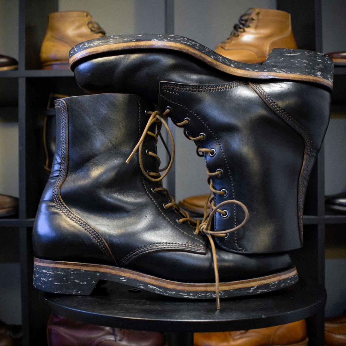 Photo by t4.tillerman on January 5, 2025 of the Tee Four Tillerman / Self-made TB in Horween Tumbled Black Chromexcel.