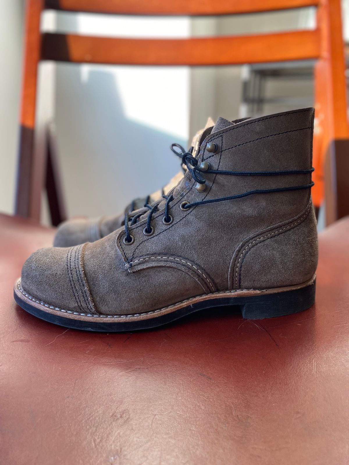 Photo by miguel__dominic on January 2, 2023 of the Red Wing Iron Ranger in S.B. Foot Slate Muleskinner.