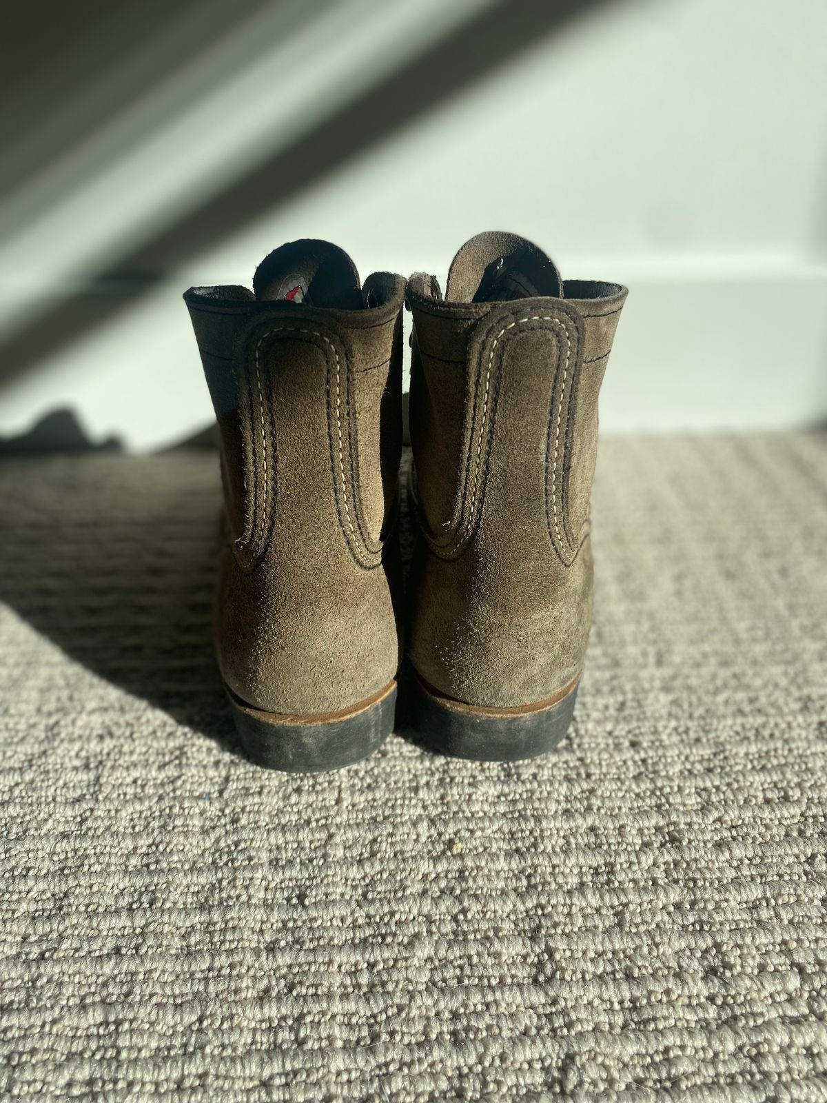 Photo by miguel__dominic on February 3, 2023 of the Red Wing Iron Ranger in S.B. Foot Slate Muleskinner.