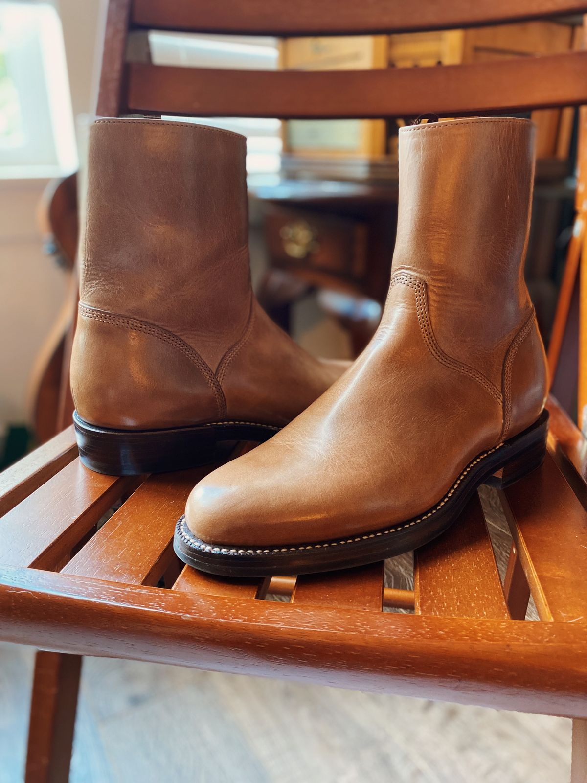 Photo by miguel__dominic on May 27, 2026 of the Grant Stone Elias in Horween Dune Chromexcel.