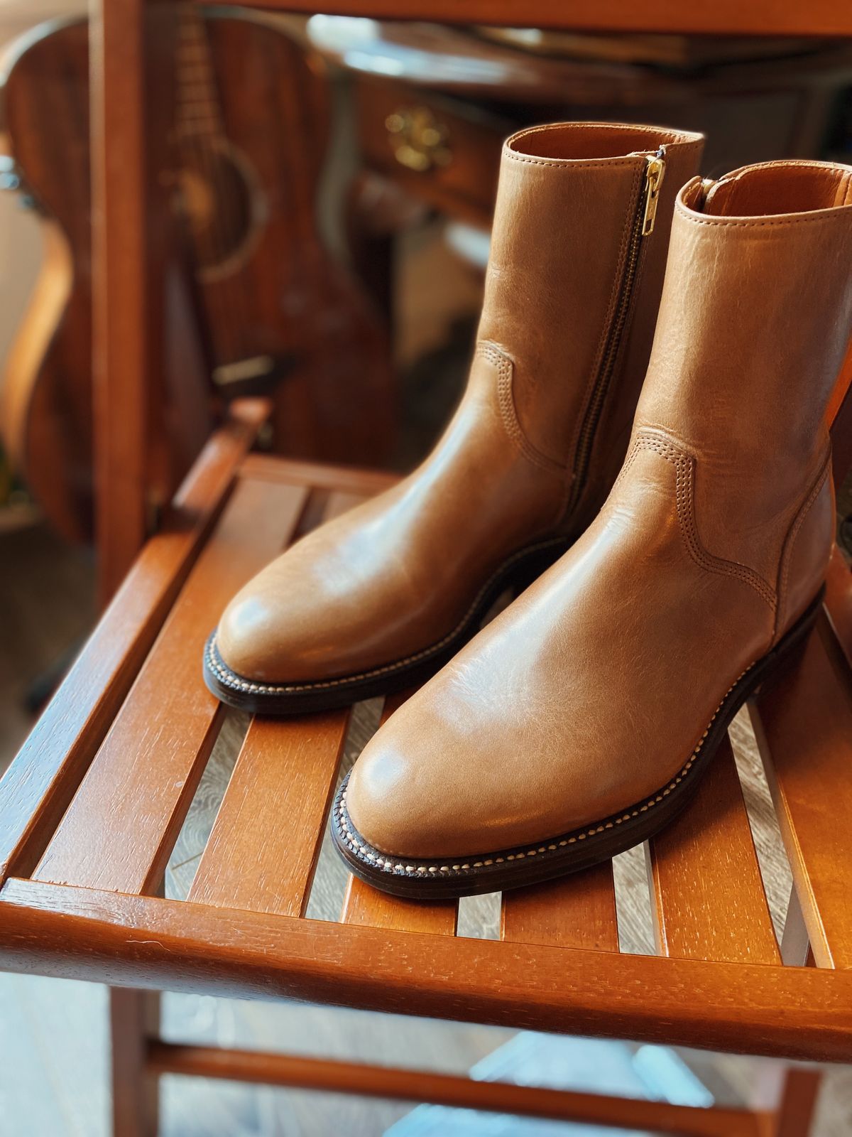 Photo by miguel__dominic on May 27, 2026 of the Grant Stone Elias in Horween Dune Chromexcel.