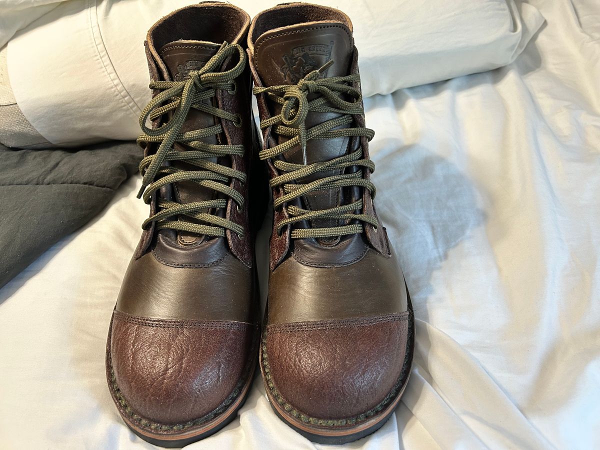 Photo by rattler360 on October 1, 2025 of the Jim Green Numzaan in Cusom One Off Cape Buffalo/ Olive brown Horween.
