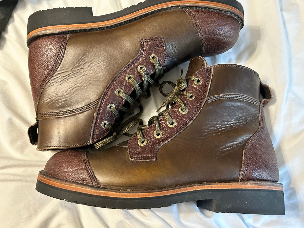 Photo by rattler360 on October 1, 2025 of the Jim Green Numzaan in Cusom One Off Cape Buffalo/ Olive brown Horween.
