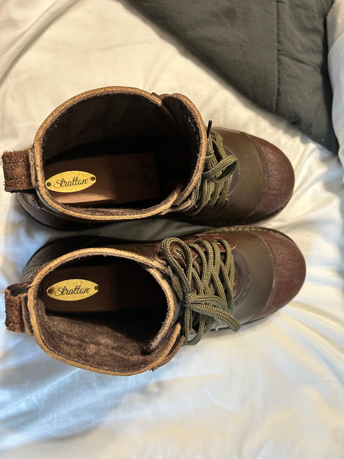 Photo by rattler360 on October 1, 2025 of the Jim Green Numzaan in Cusom One Off Cape Buffalo/ Olive brown Horween.