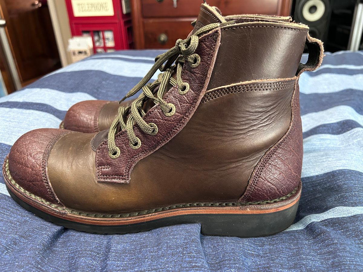 Photo by rattler360 on November 2, 2025 of the Jim Green Numzaan in Cusom One Off Cape Buffalo/ Olive brown Horween.