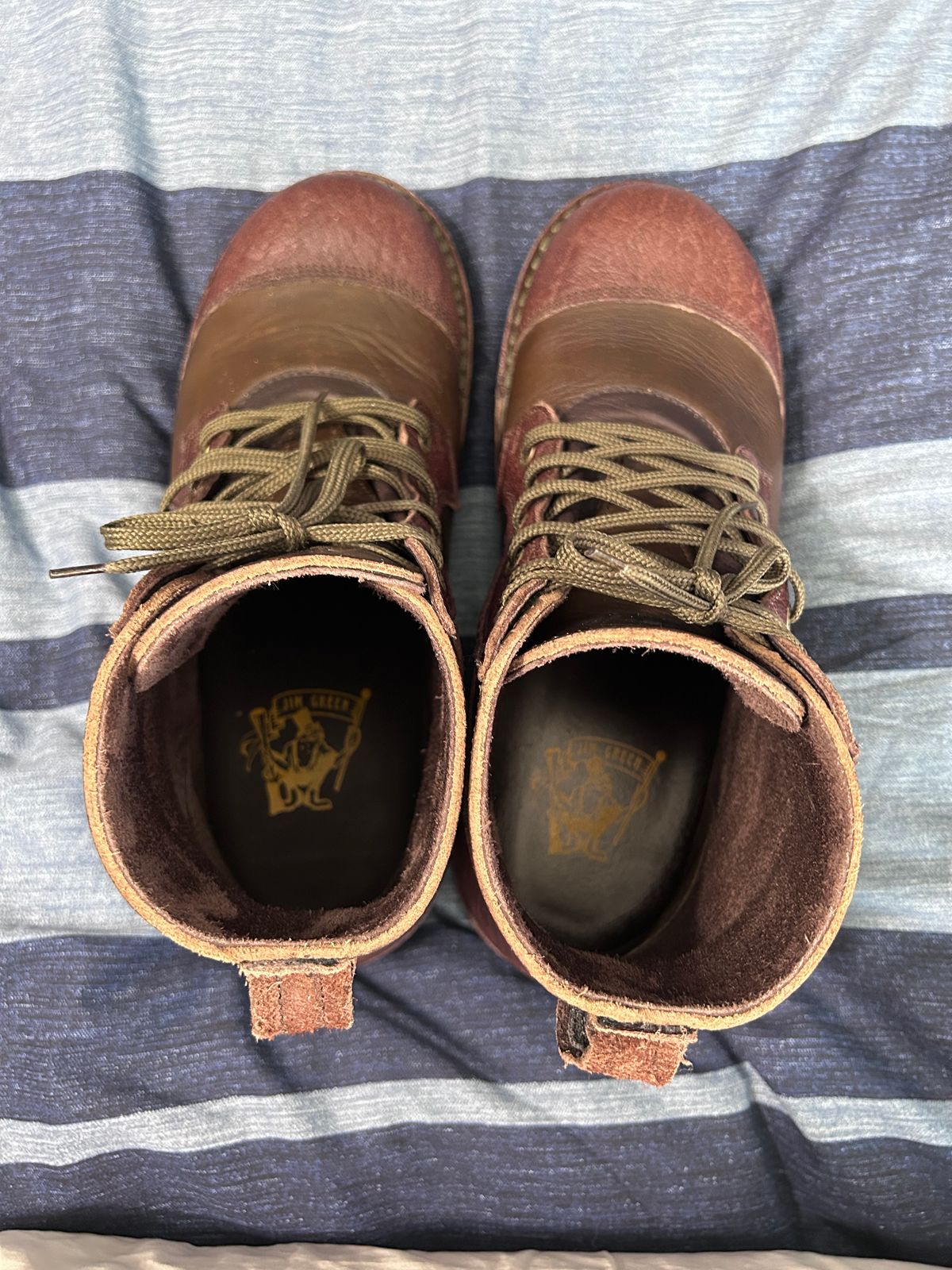 Photo by rattler360 on November 2, 2025 of the Jim Green Numzaan in Cusom One Off Cape Buffalo/ Olive brown Horween.