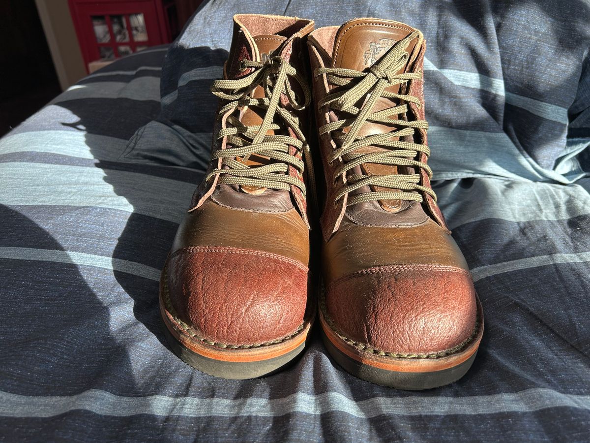 Photo by rattler360 on December 1, 2025 of the Jim Green Numzaan in Cusom One Off Cape Buffalo/ Olive brown Horween.