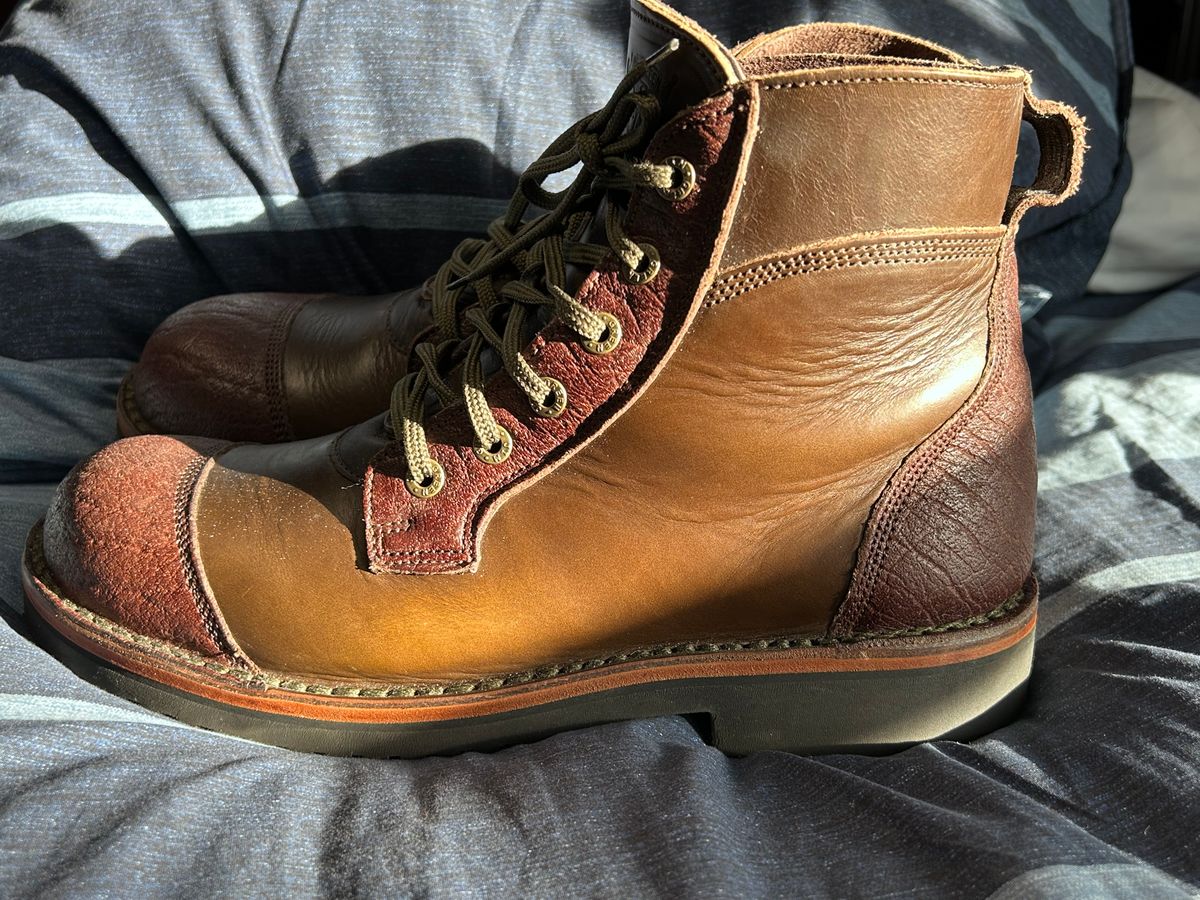 Photo by rattler360 on December 1, 2025 of the Jim Green Numzaan in Cusom One Off Cape Buffalo/ Olive brown Horween.