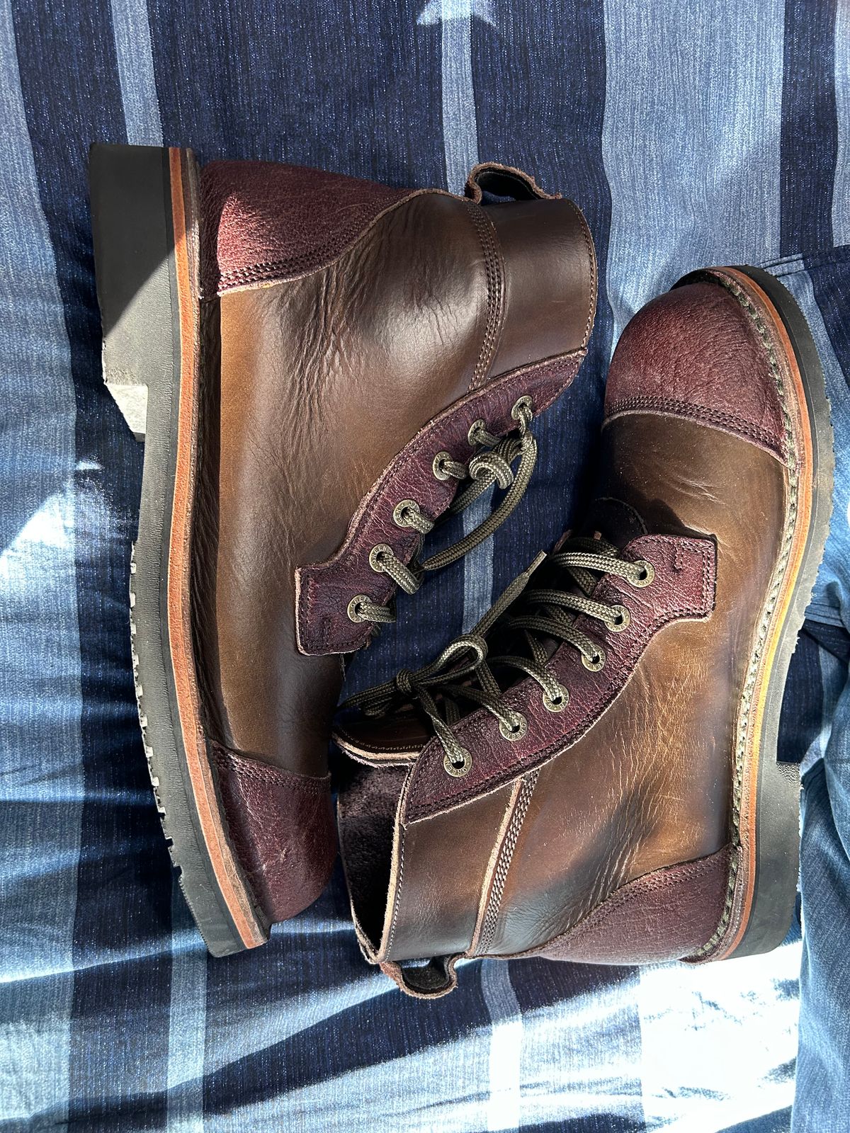 Photo by rattler360 on December 1, 2025 of the Jim Green Numzaan in Cusom One Off Cape Buffalo/ Olive brown Horween.