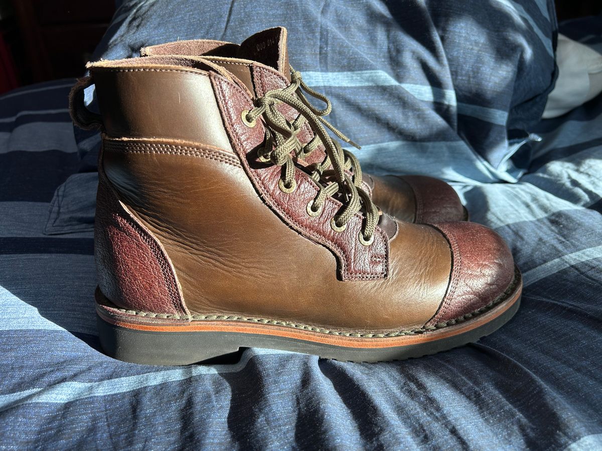 Photo by rattler360 on December 1, 2025 of the Jim Green Numzaan in Cusom One Off Cape Buffalo/ Olive brown Horween.