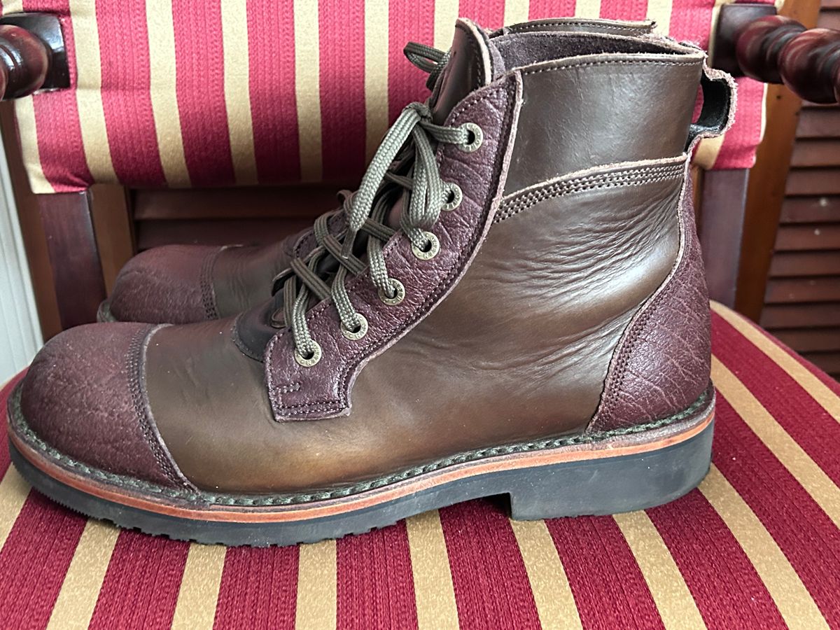 Photo by rattler360 on December 22, 2025 of the Jim Green Numzaan in Cusom One Off Cape Buffalo/ Olive brown Horween.