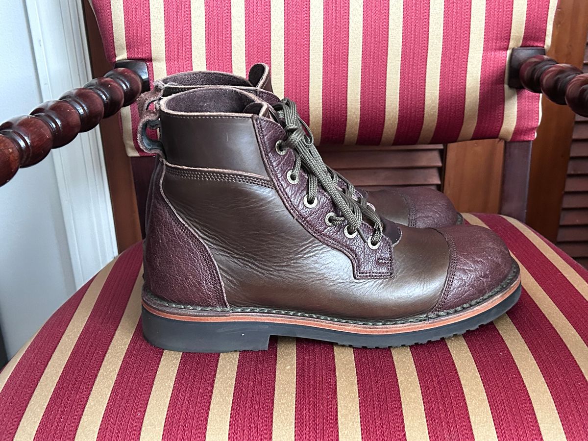 Photo by rattler360 on December 22, 2025 of the Jim Green Numzaan in Cusom One Off Cape Buffalo/ Olive brown Horween.