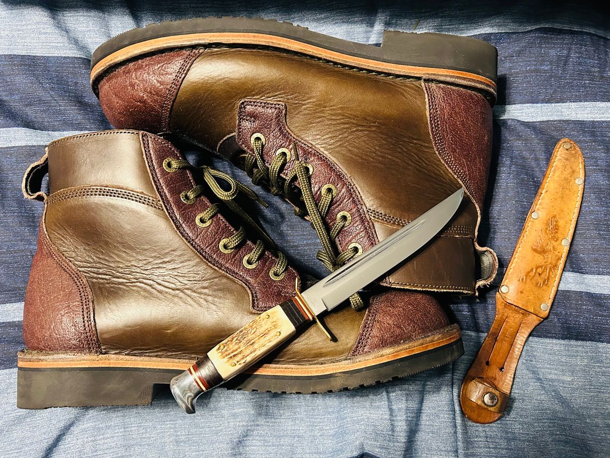 Photo by rattler360 on February 3, 2026 of the Jim Green Numzaan in Cusom One Off Cape Buffalo/ Olive brown Horween.