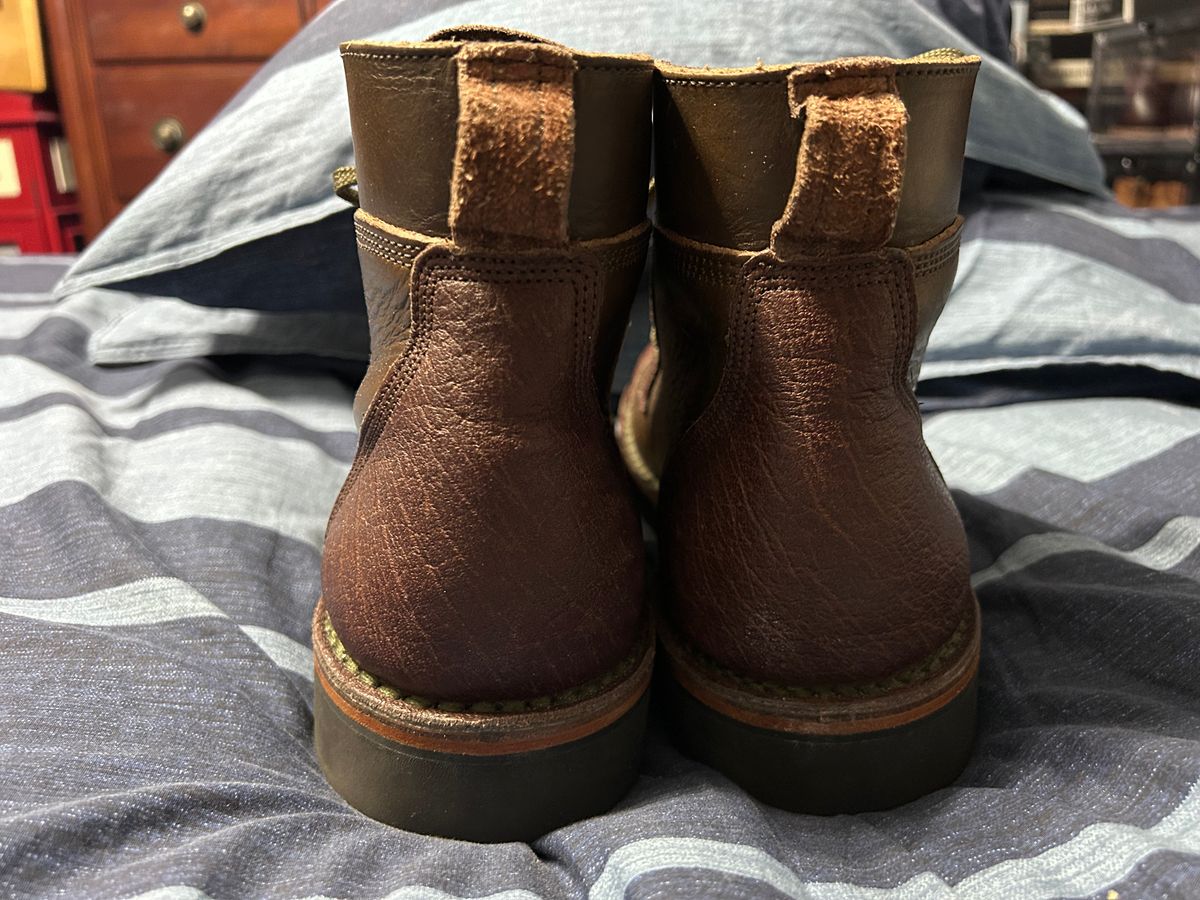 Photo by rattler360 on February 3, 2026 of the Jim Green Numzaan in Cusom One Off Cape Buffalo/ Olive brown Horween.